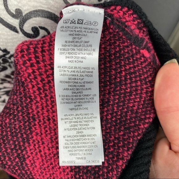 French Connection TIGER JACQUARD CREW NECK SWEATER. Pink and black. Winter warm - Picture 13 of 13